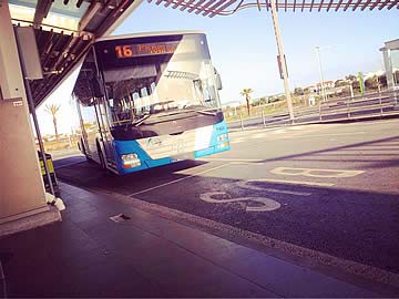Stadtbus-Kreislauf 16 durch den Flughafen Faro