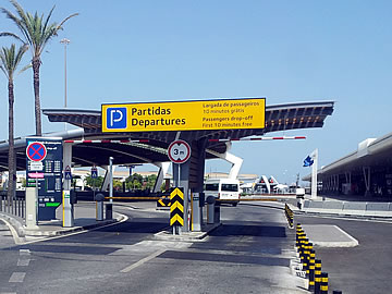 Faro Flughafen - Eingang zum Park Kiss & Fly - Abflüge