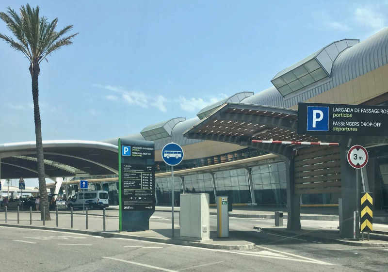 Faro Flughafen - Eingang zum Park Kiss & Fly - Abflüge
