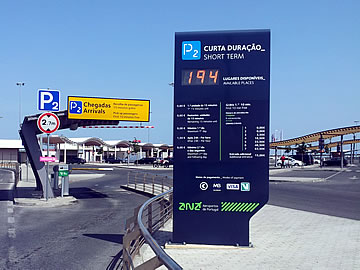 Eingang zum Parkplatz P2 - Ankünfte